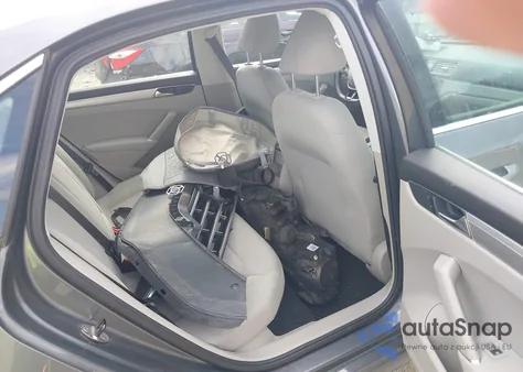 2017 Volkswagen Passat 1.8T S z USA, uszkodzony, nr VIN 1VWAT7A38HC043814